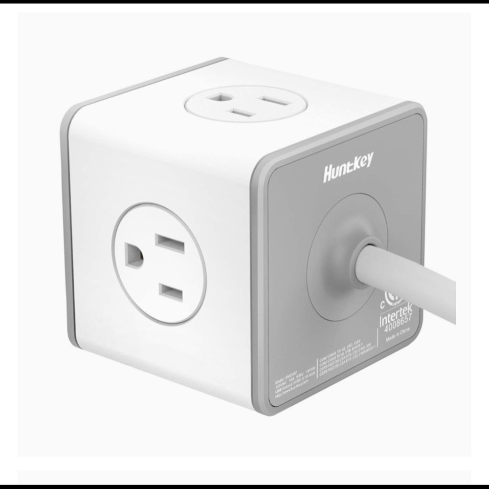 Huntkey 4 Outlets Surge Protector 3 USB Ports 5V/2.4A,5-Foot SMC 40724 Open Box